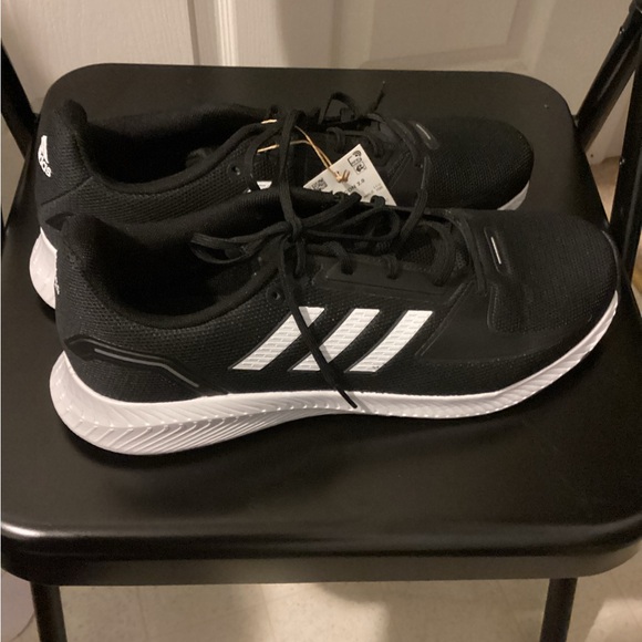 Brand new Adidas Runfalcon 2.0 Size 12 and matching XL jacket - Picture 8 of 12